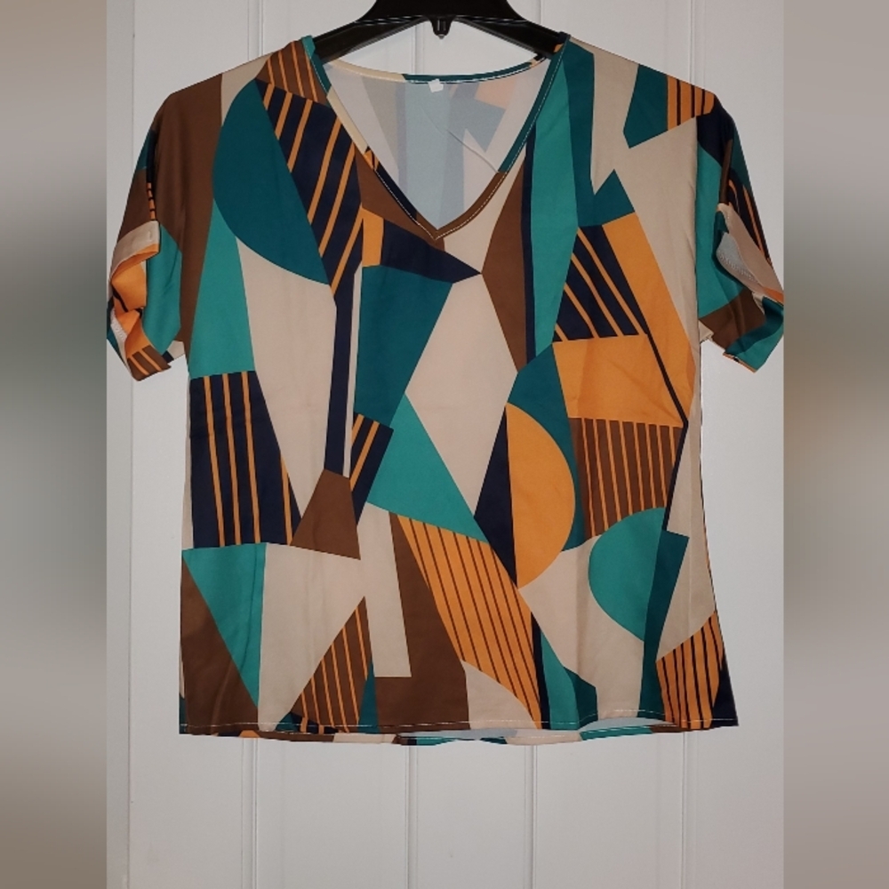 Women S short-sleeve V neck blouse with a colorful geometric pattern